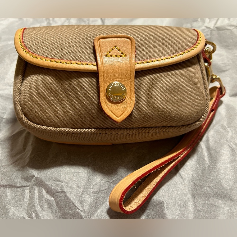 Dooney and Bourke wristlet